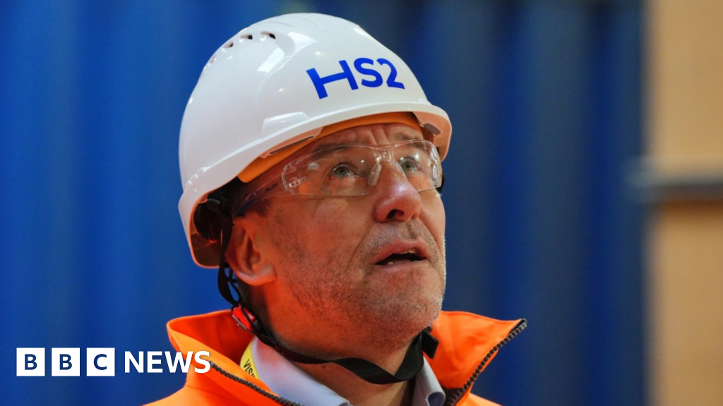 HS2: High-speed project in ‘very serious situation’, boss says