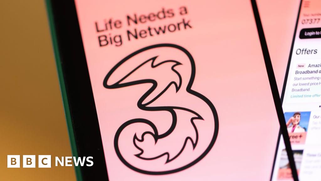 Three UK outage leaves thousands unable to make calls