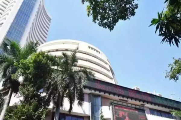 Sensex tumbles 1,018 points as Trump tariffs take toll – The Times of India