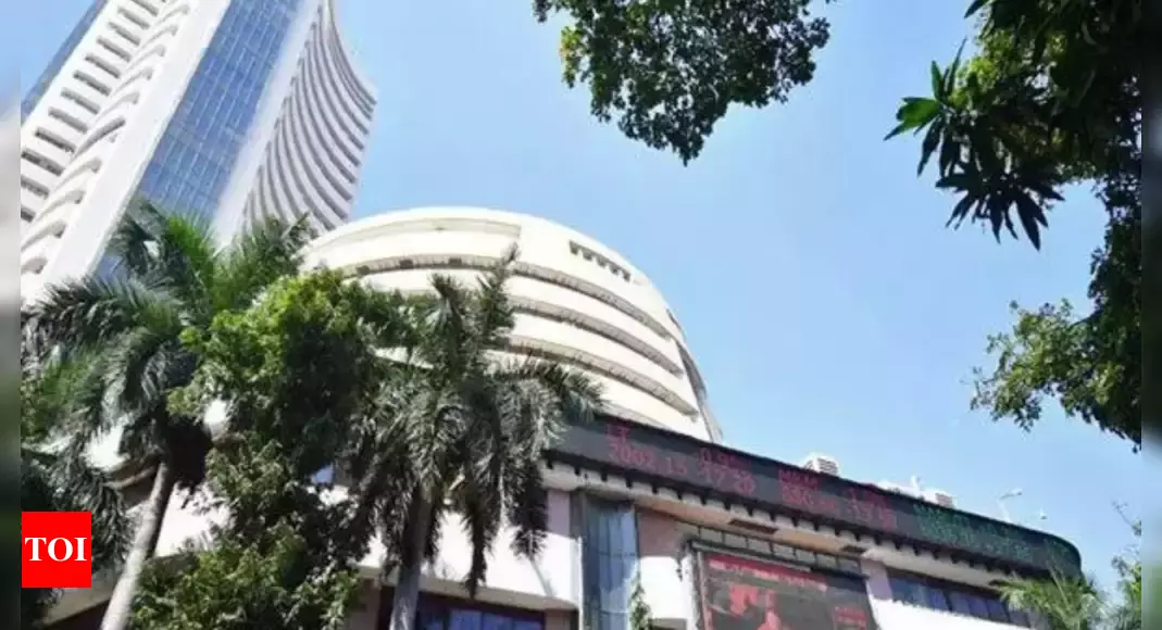 Sensex tumbles 1,018 points as Trump tariffs take toll – The Times of India